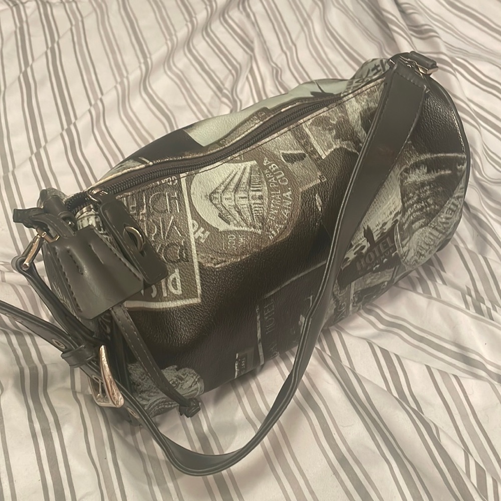 Cute & Eclectic Sydney Love Worldly Travel Handbag Purse Green + Black & White